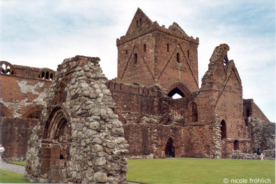 01swetheart_abbey